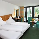 Western Premier Parkhotel 4*