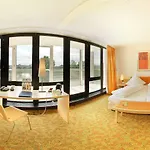 Western Premier Parkhotel 4*