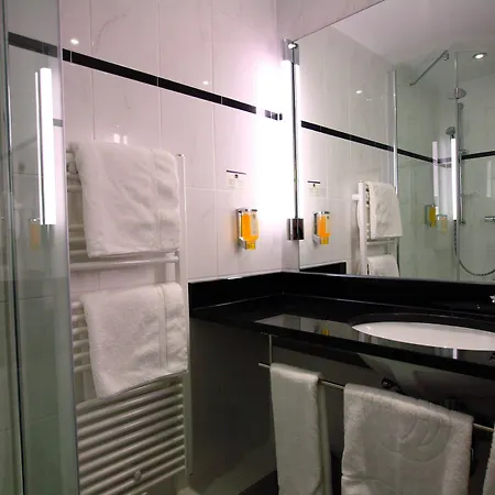 Western Premier Parkhotel Otel 4*